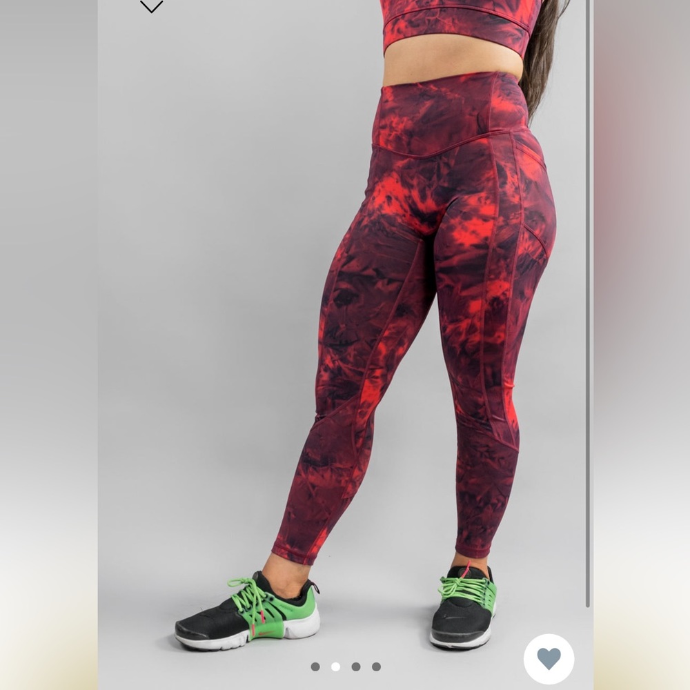 NWOT Tik You Collapse Heart booty